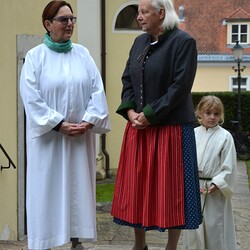 Susanne Linhardt, Margret Hofmann, Ministrantin Flora
