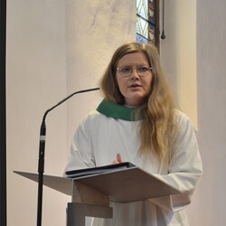 Wort-Gottes-Feier-Leiterin und Pastoralreferentin  Anja Asel